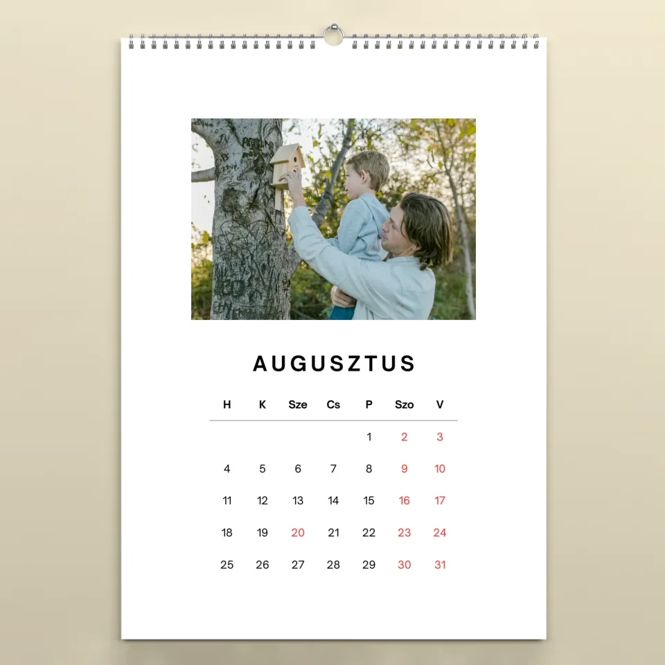 augusztus