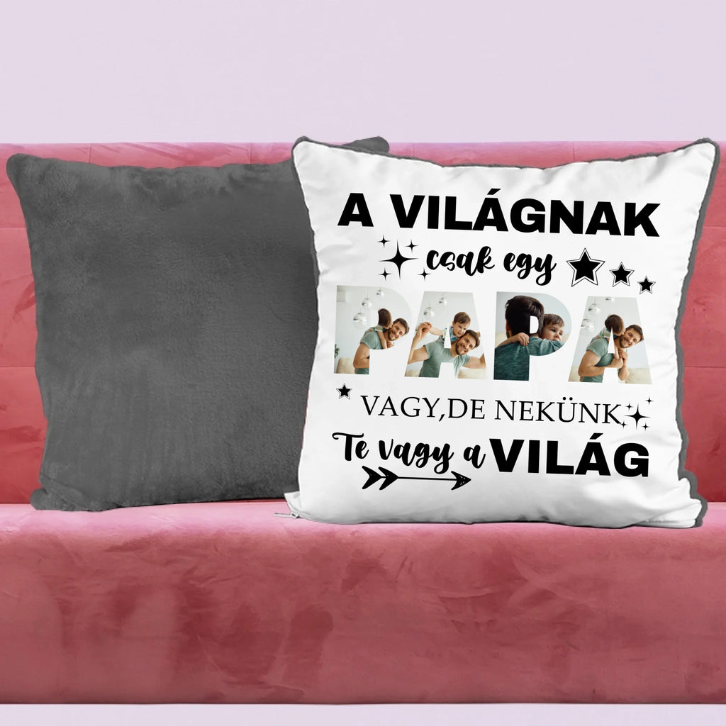 A világnak csak egy papa vagy, de nekünk Te vagy a világ - egyedi fényképes párna papának - Ajándékverzum
