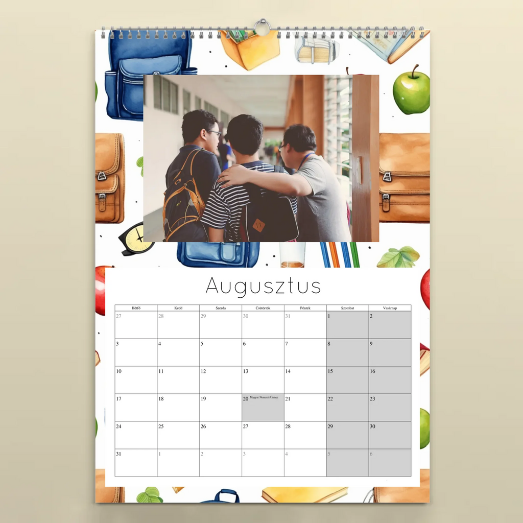 augusztus
