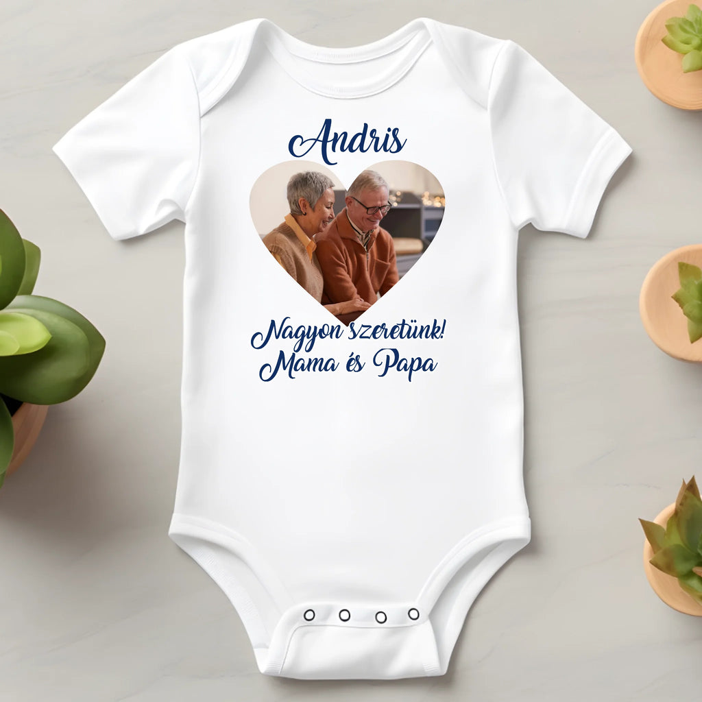 Egyedi baba body szív alakú képpel - Ajándékverzum