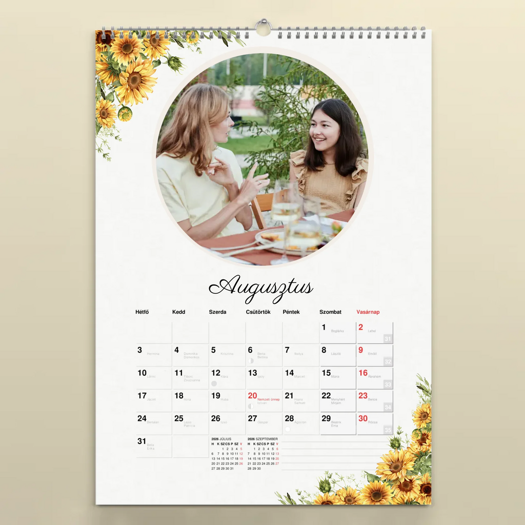 augusztus