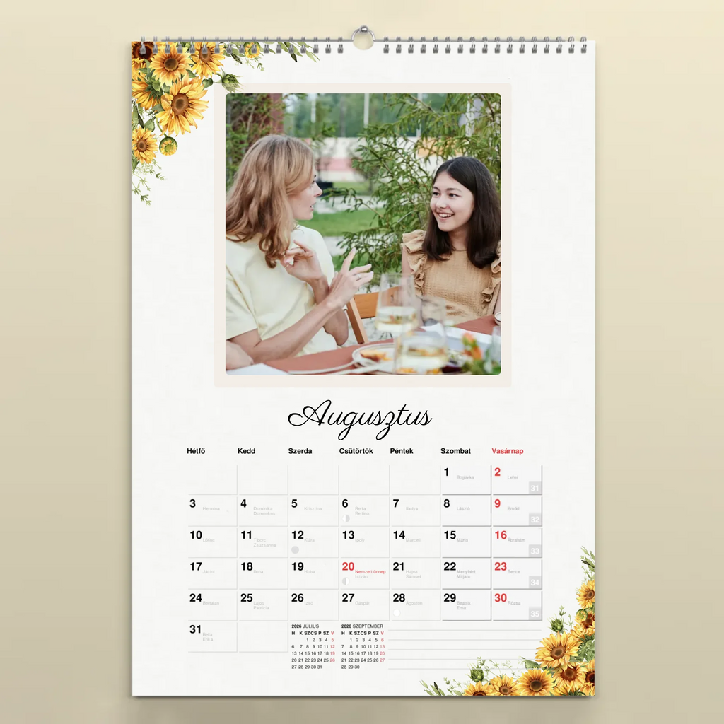 Egyedi fényképes falinaptár névnapokkal 2026 négyzetes képekkel