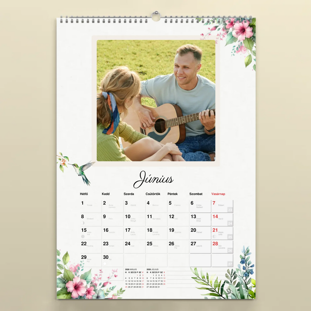 Egyedi fényképes falinaptár névnapokkal 2026 négyzetes képekkel