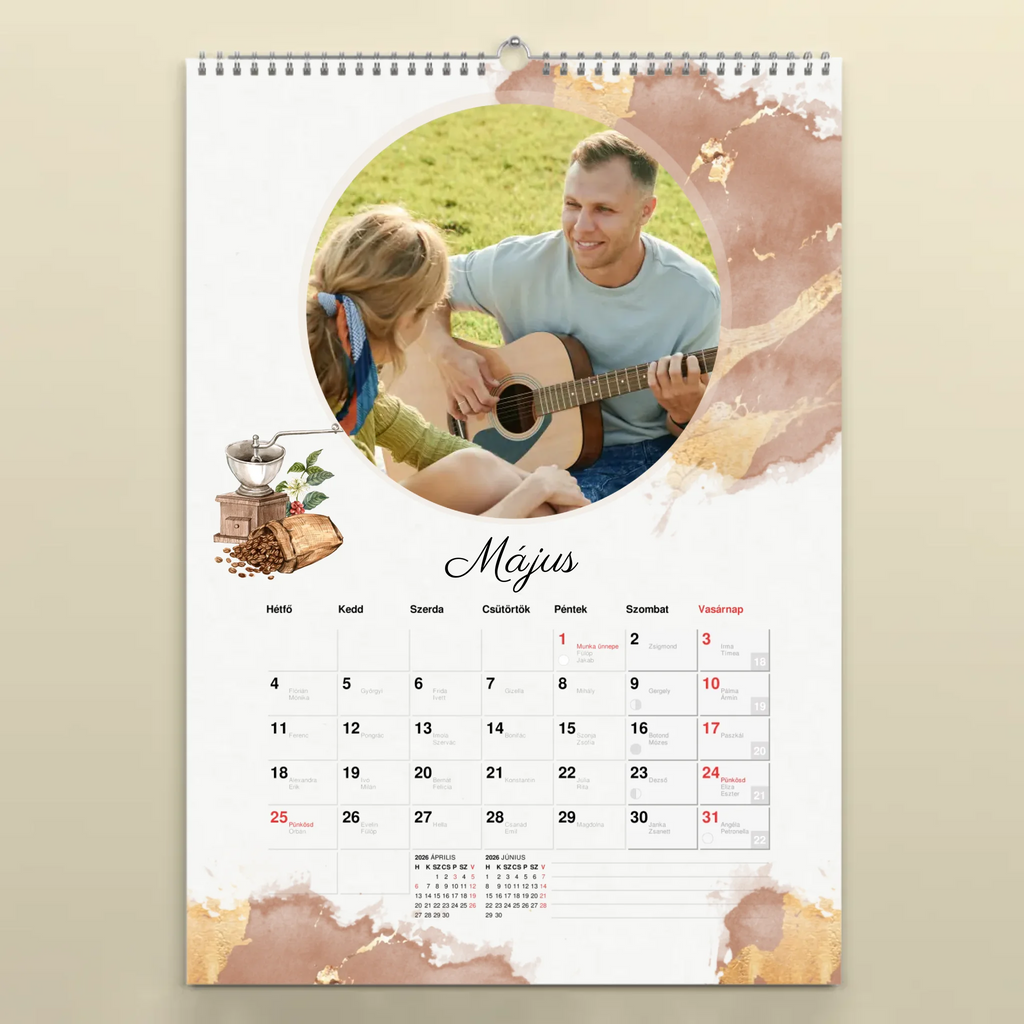 Egyedi fényképes falinaptár névnapokkal 2026 kávé mintás festett hatású oldalakkal