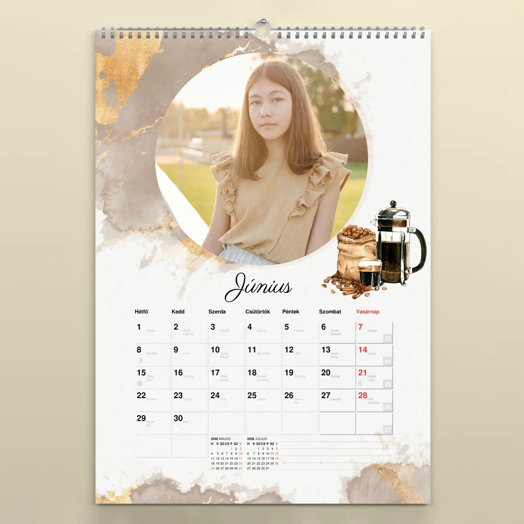 Egyedi fényképes falinaptár névnapokkal 2026 kávés