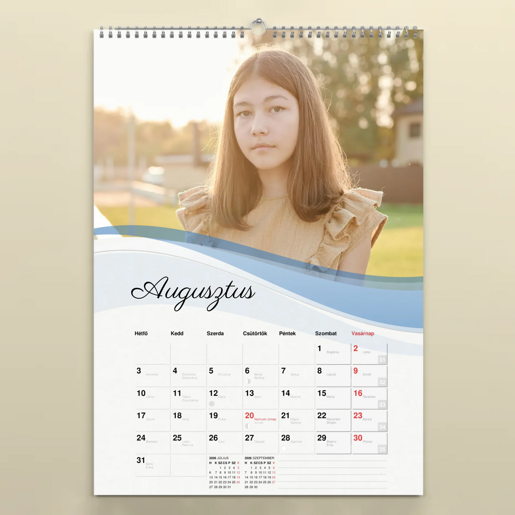 augusztus