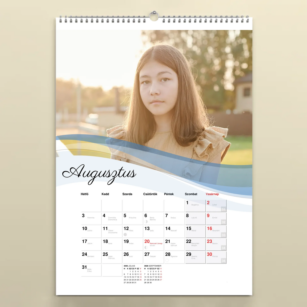 augusztus