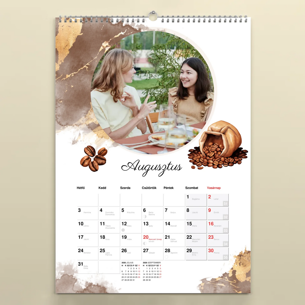 augusztus