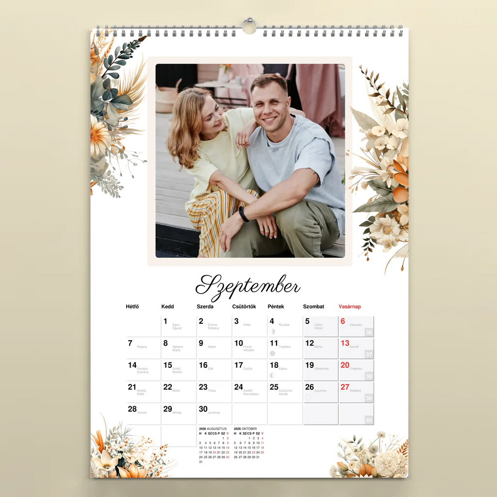 Egyedi fényképes falinaptár névnapokkal 2026 négyzetes képekkel