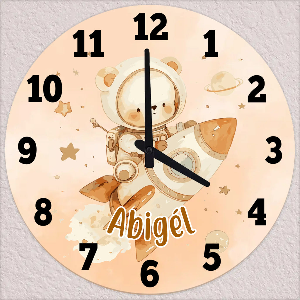 Maci mintás falióra saját névvel