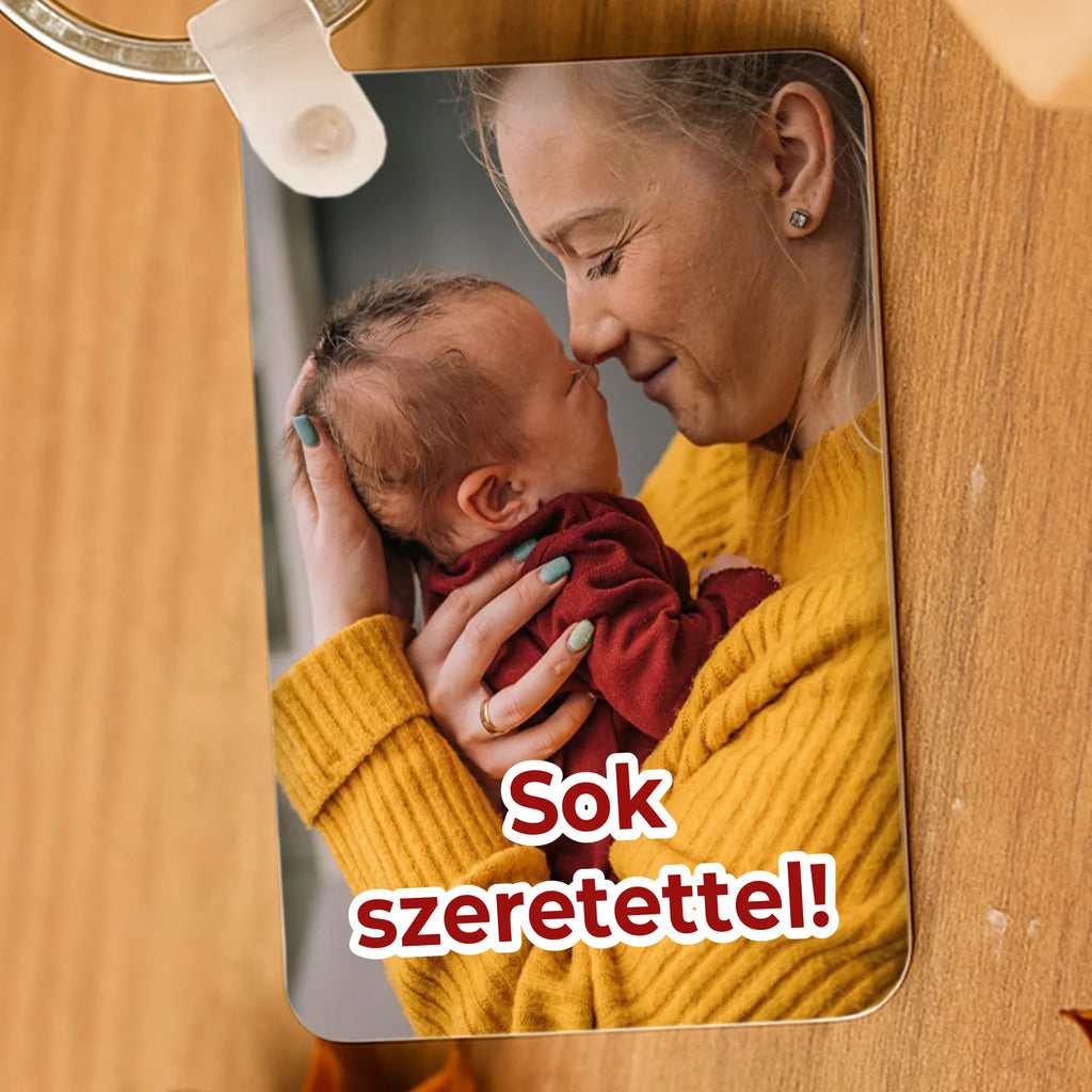 Egyedi fényképes fa kulcstartó álló képpel