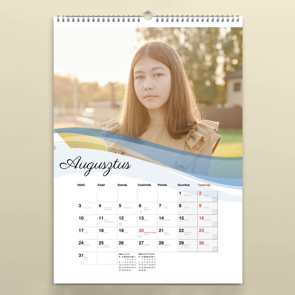 augusztus