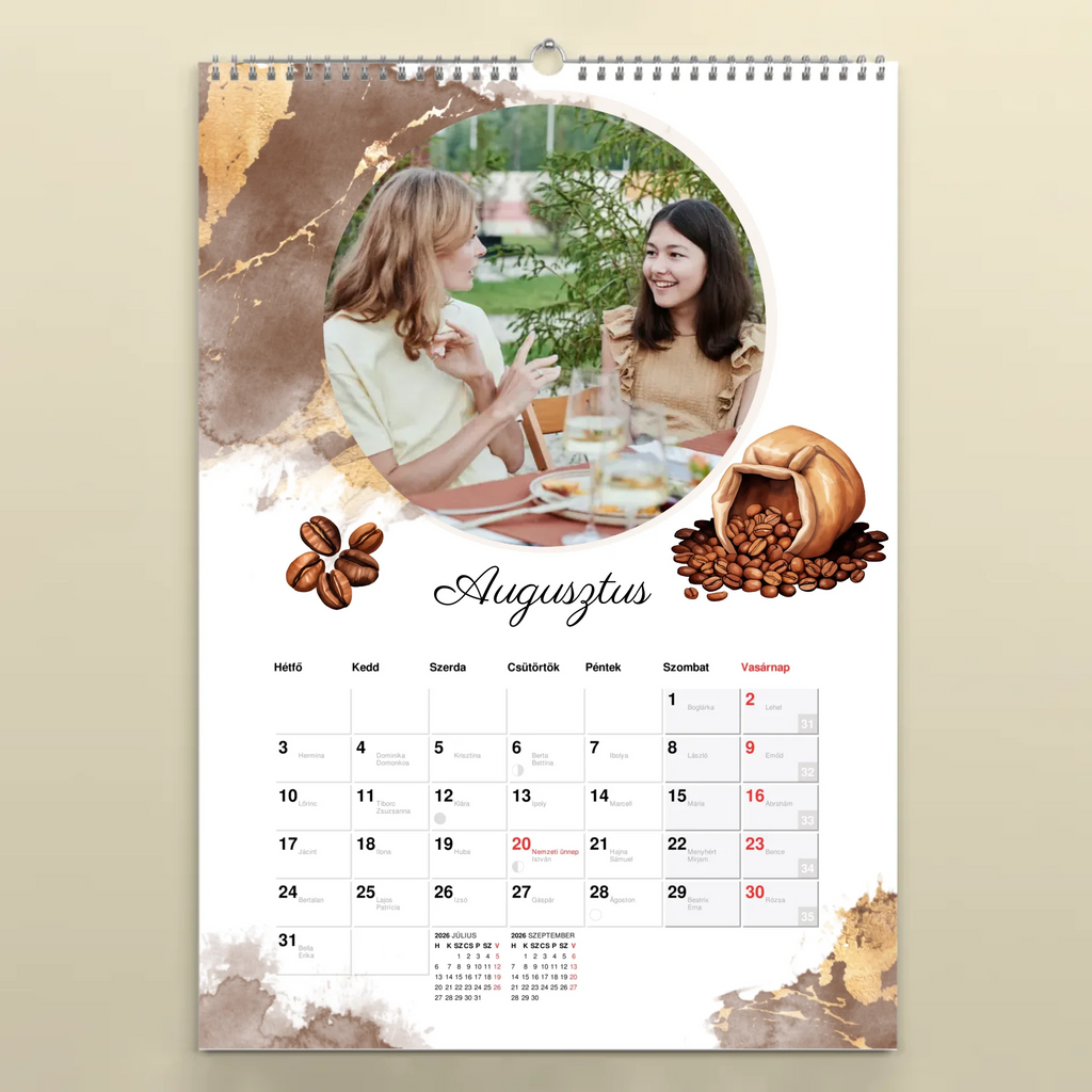 augusztus