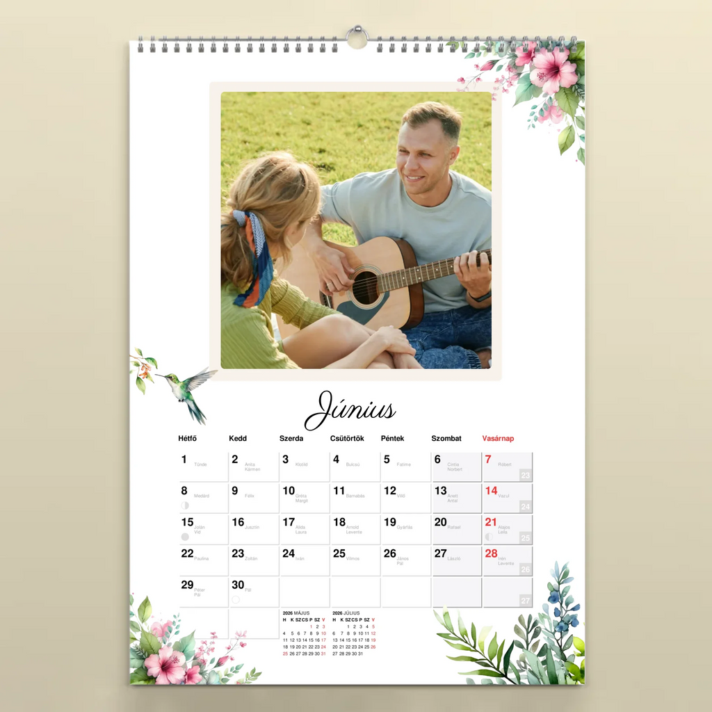Egyedi fényképes falinaptár névnapokkal 2026 négyzetes képekkel