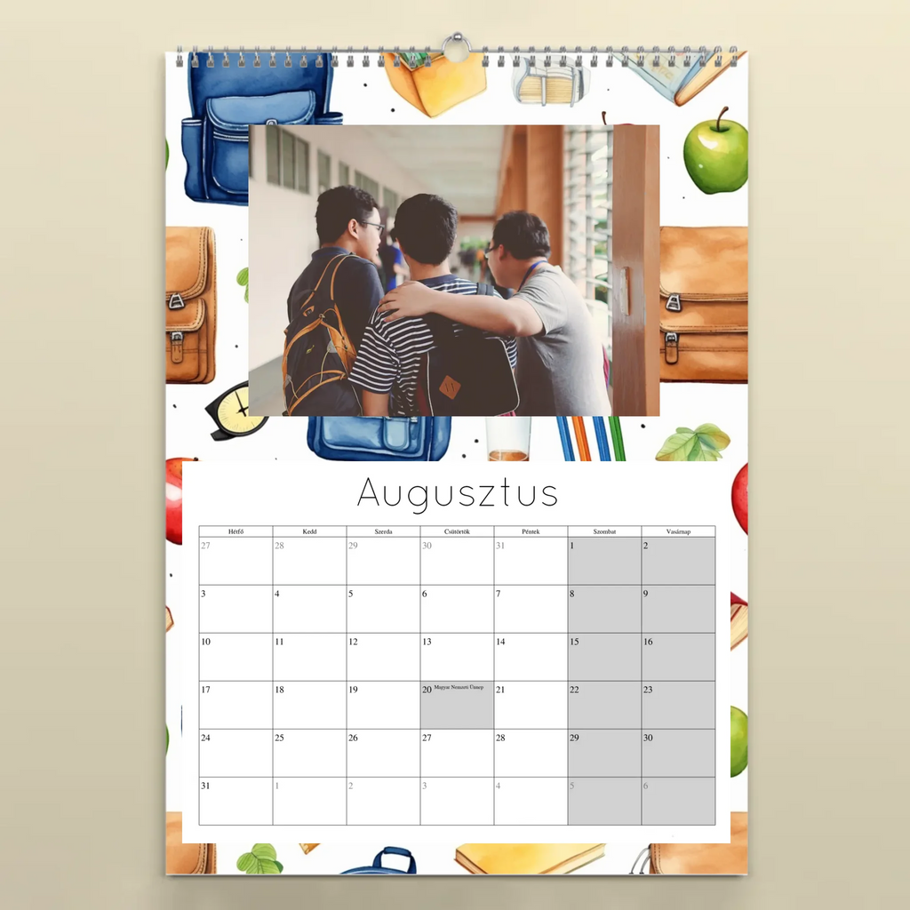 augusztus